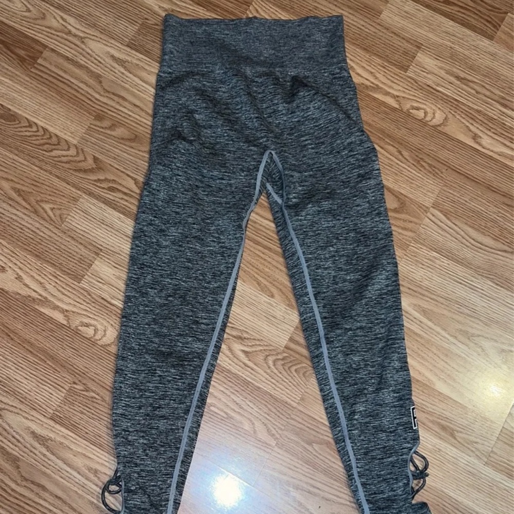 PINK ultimate leggings - cutout- medium
